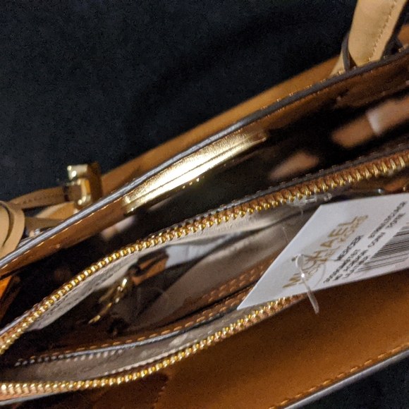 New! Michael Kors Brown/Tan/White Accordion Medium Tote - Picture 7 of 7